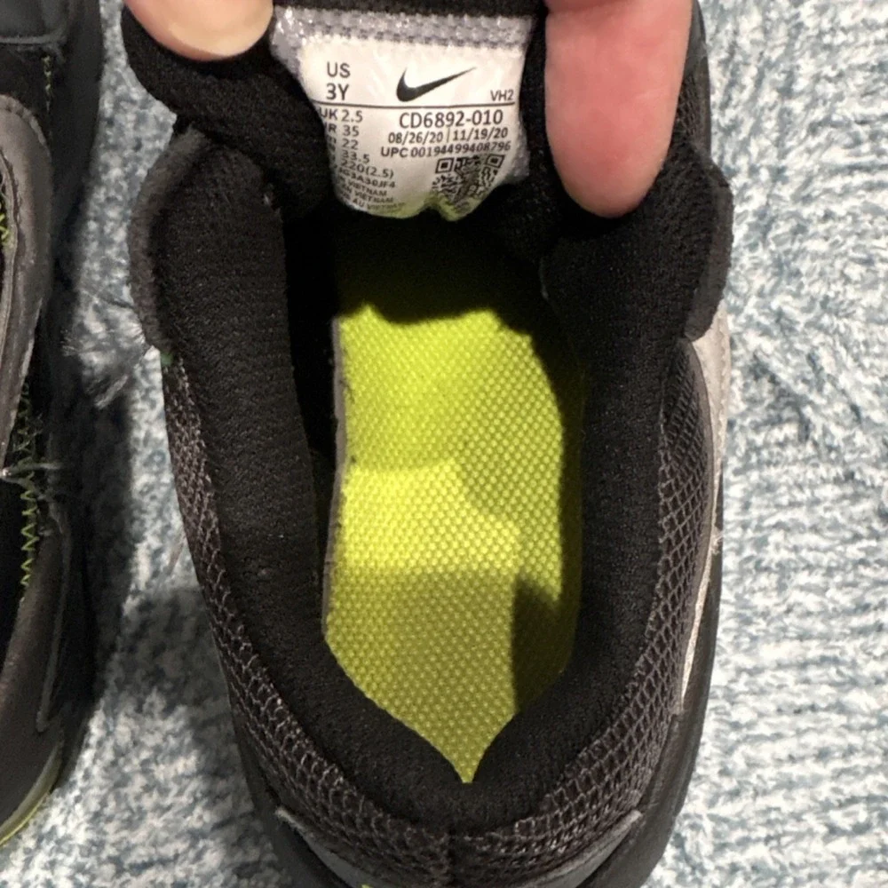 Nike Air Max Boys Sneakers Black Yellow Silver Mesh US 3Y CD6892-010